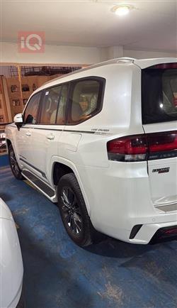 تۆیۆتا لاند کروزەر